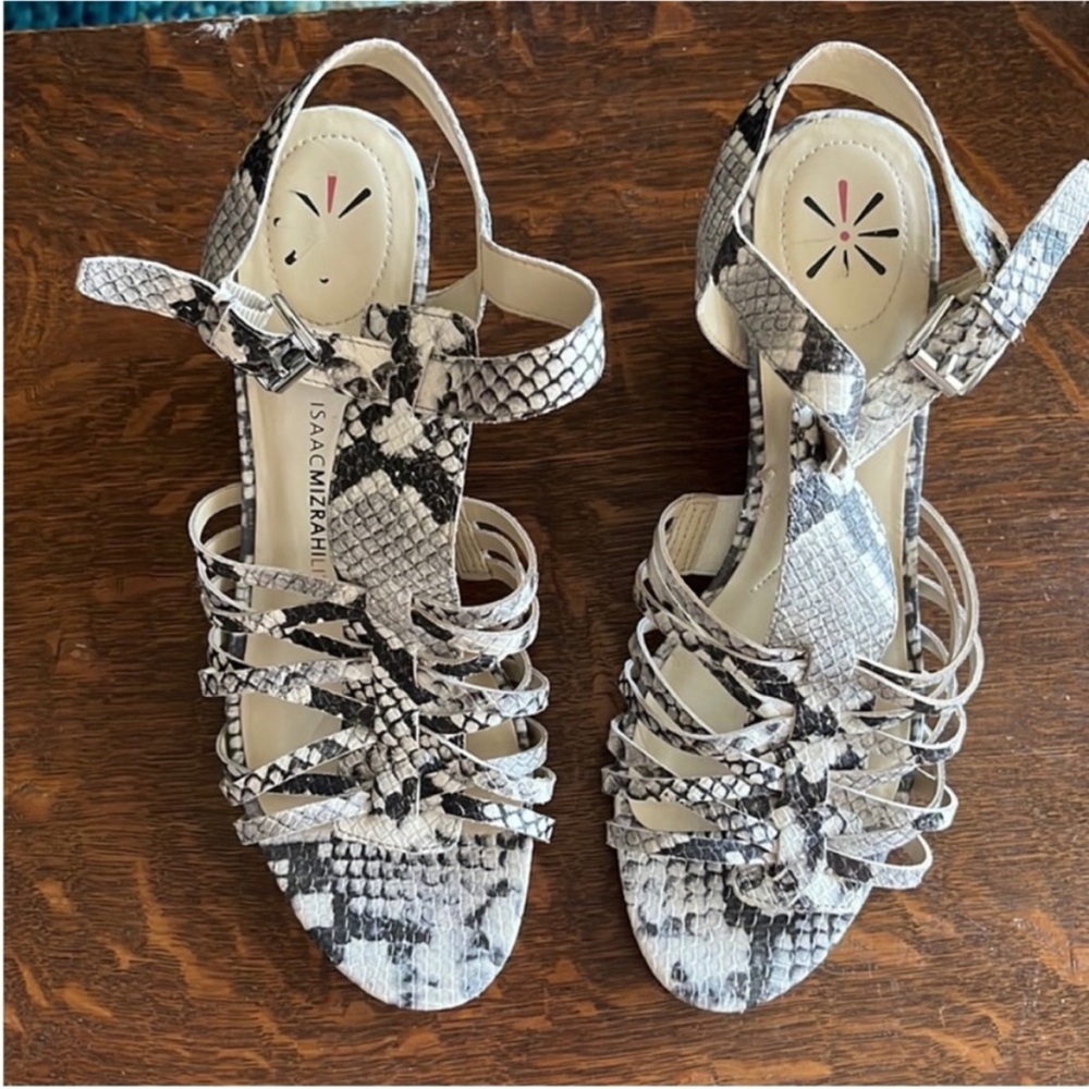 Isaac Mizrahi Women's Black and White Sandals